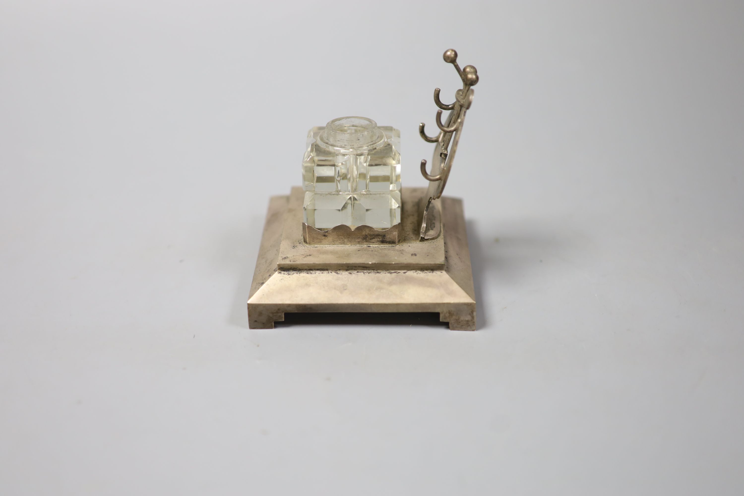 An early 20th century Russian 84 zolotnik inkstand, with glass well and lyre shaped pen rest